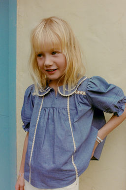 BLUSA PUNTILLAS CONTRASTE / Azul / Marino