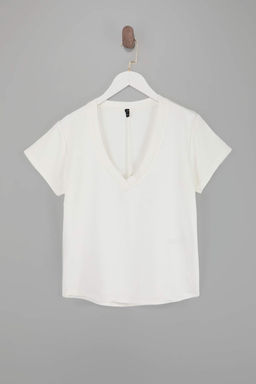 TRENDYOLMILLA Siyah V Yaka Regular/Normal Kal?p Orme T-Shirt TWOSS25TS00196  фото 13