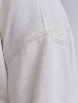 Свободный свитшот с принтом и разрезами из эластичного футера двухнитки без начеса - Vilatte фото 7