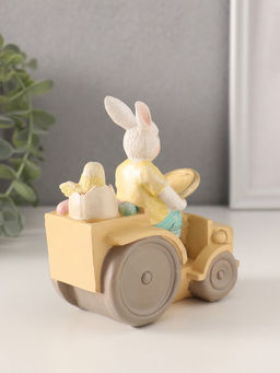 Фигурка полистоун Заяц-тракторист с цыплёнком и яичками в кузове, 13?7.5?12 см