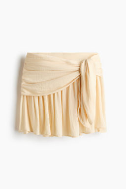 Falda acampanada con lazada