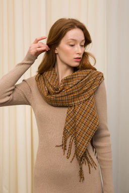 Палантин из шерсти и вискозы с длинной бахромой