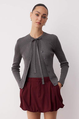 Koyu Gri Merserize Gorunumlu Yaka Baglama Detayl? Fitted/Vucudu Saran Triko H?rka TWOAW26HI00085