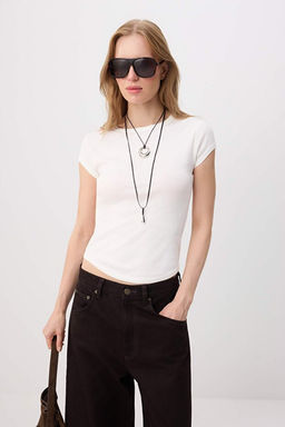 Ekru Fitted/V_cuda Oturan Biye Detayl_ Pamuk Esnek _rme T-Shirt TWOSS26TS00315