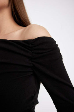 Женская черная облегающая однотонная футболка в рубчик с узким вырезом на одно плечо и длинным рукавом - Defacto фото 5