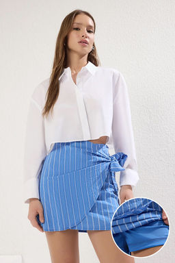 TRENDYOLMILLA Mavi Cizgili Kruvaze Mini Dokuma Sort Etek TWOSS25SR00066