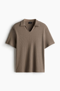 Camiseta con cuello Regular Fit