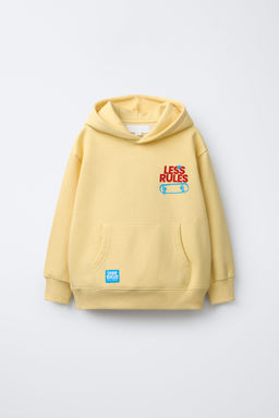 EMBOSSED SKATE HOODIE