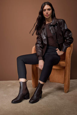 Kahverengi Kare BurunKad?n 8 cm Blok Topuklu Bot TAKAW26BO00114