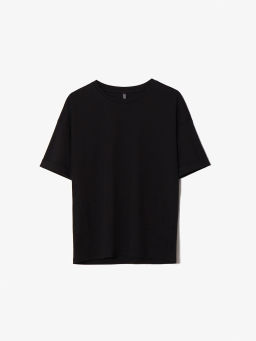 Трикотажная футболка со спущенным плечом - Emka фото 5