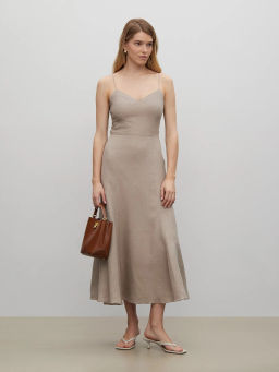 Платье приталенного кроя