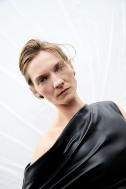 ZW COLLECTION DRAPED FAUX LEATHER DRESS - Zara фото 2