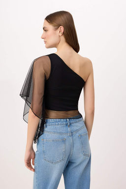 Siyah Duz Regular Asimetrik Yaka Buzgulu/F?rf?rl? Kol Tul Orme Bluz TWOSS26BZ00670