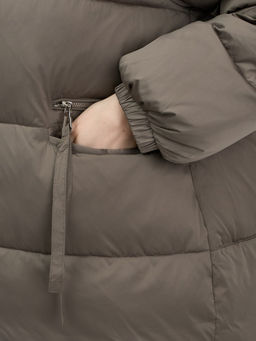 Куртка зимняя женская с мехом и капюшоном тренд коричневого цвета 7639K - Visdeer фото 6