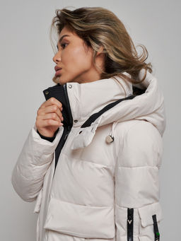 Зимняя женская куртка модная с капюшоном бежевого цвета 589827B - RoccaManer фото 20