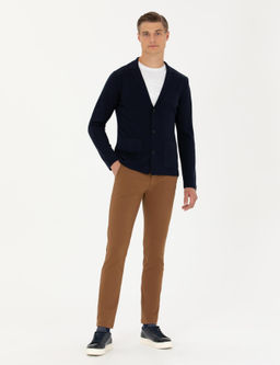 Коричневые брюки из плотной ткани морковного кроя