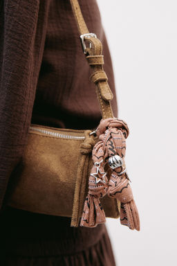 SHOULDER BAG WITH BANDANA - Zara фото 2