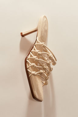 Sandalias de tacon con nudos decorativos - H&m фото 7