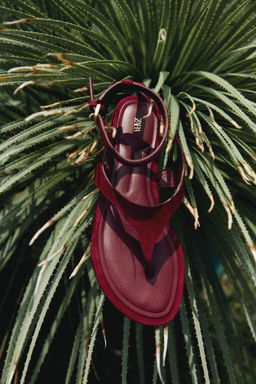 SPLIT SUEDE FLAT TOE POST SANDALS