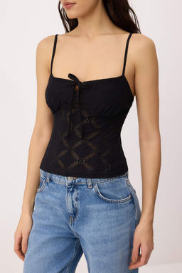 Siyah Fitted/Vucuda Oturan Pencere Detayl? Baglamal? Crop/K?sa Dokulu Orme Bluz TWOSS26BZ00470