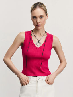 Укороченный топ в рубчик с V-образным вырезом / Zarina