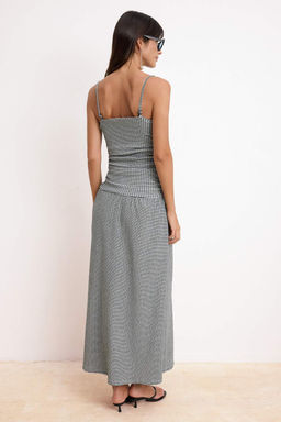 Siyah Ekose A-Kesim/Can Form Straplez Kolsuz Buzgulu Maxi Dokulu Orme Elbise TWOSS26EL00213