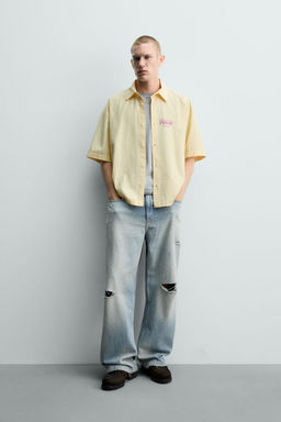 CAMISA BOXY FIT TEXTOS ESTAMPADOS / Amarillo