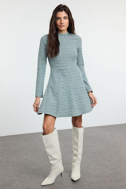 Trendyolmilla Siyah Tuvit Bisiklet Yaka Skater/Belden Ac?lan Volanl? Mini Orme Elbise TWOAW25EL00525  фото 7