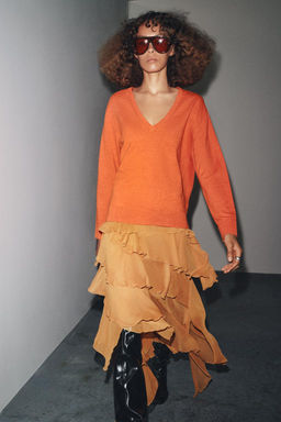 PLAIN KNIT V-NECK SWEATER