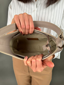 Сумка женская Sefaro из телячьей кожи маленькая серая фото 8