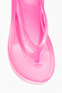 Chanclas semitransparentes