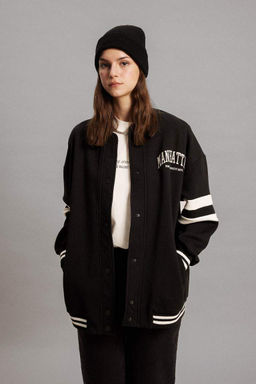 Мягкий пушистый кардиган-бомбер с вышитым воротником колледжа внутри - Defacto фото 3