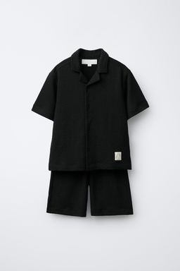 CONJUNTO CAMISA BOWLNG Y BERMUDA TEXTURA ETIQUETA / Negro