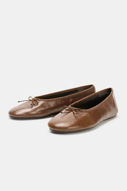 LEATHER BALLET FLATS WITH BOW - Zara фото 4