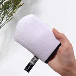 Цена за 2 шт. Варежка для умывания, 12.5×10 см, с подвесом, белая, чёрная