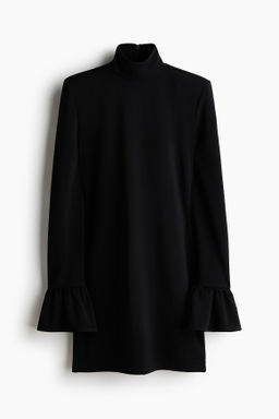 Vestido brillante con hombreras
