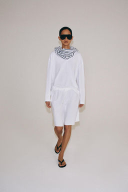CAMISETA ESCOTE PICO ALGOD?N / Blanco - Zara фото 5