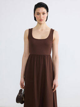 Kare Yaka B?zg?l? Belden Oturtmal? Elbise