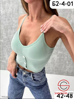 Топ с тонким паралоном