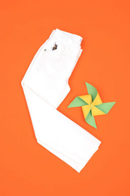 Белые брюки из плотной ткани для мальчика Неожиданная скидка в корзине