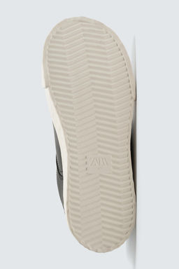 ZAPATILLA VOLUMEN / Negro