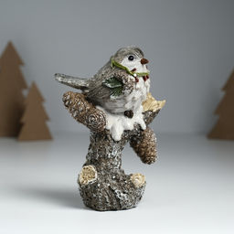 Фигурка полистоун Воробышек в венке с ягодками и шишками на дереве, 10.5?7?13.5 см