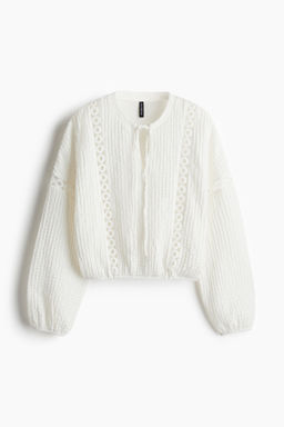 Blusa efecto arrugado con inserciones de encaje