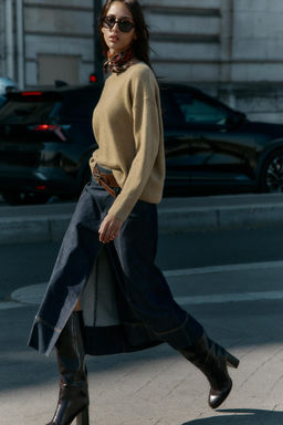 PLAIN KNIT WOOL SWEATER