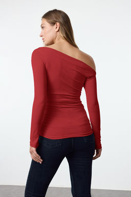 K?rm?z? Buzgu/Drape Detayl? Fitted/Vucuda Oturan Uzun Kollu Esnek Orme Bluz TWOAW25BZ00248