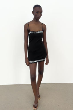 VESTIDO MINI TACHAS / Negro