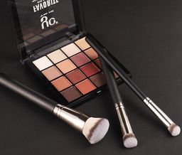 1- Профессиональная кисточка для нанесения консилера, хайлайтера, пудры, румян