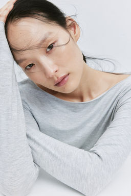 Camiseta con escote barco