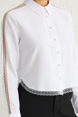 TRENDYOLMILLA Beyaz Kol ve Omuzlarda Dantel Detayl? Regular Normal Kal?p Dokuma Gomlek TWOSS25GO00049  фото 4