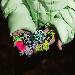 Цена за 4 шт. Светоотражающий элемент «Снежинка», 5.5×5 см, цвет белый